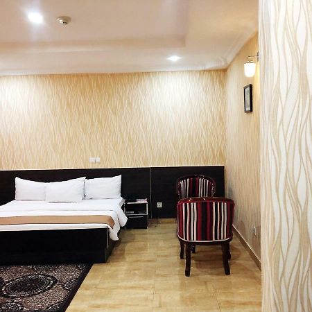 Fawzy Hotel Ібадан Екстер'єр фото