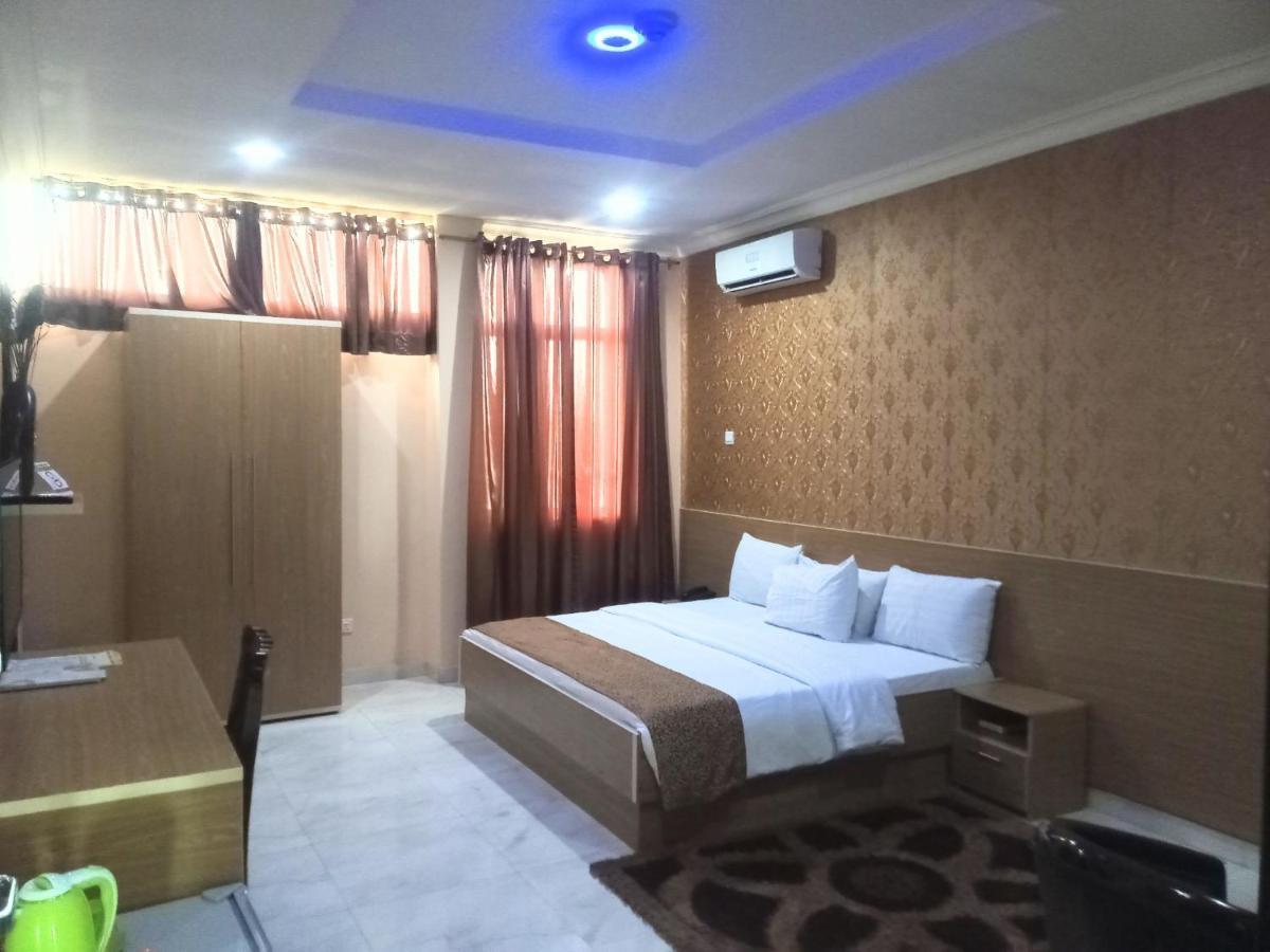 Fawzy Hotel Ібадан Екстер'єр фото