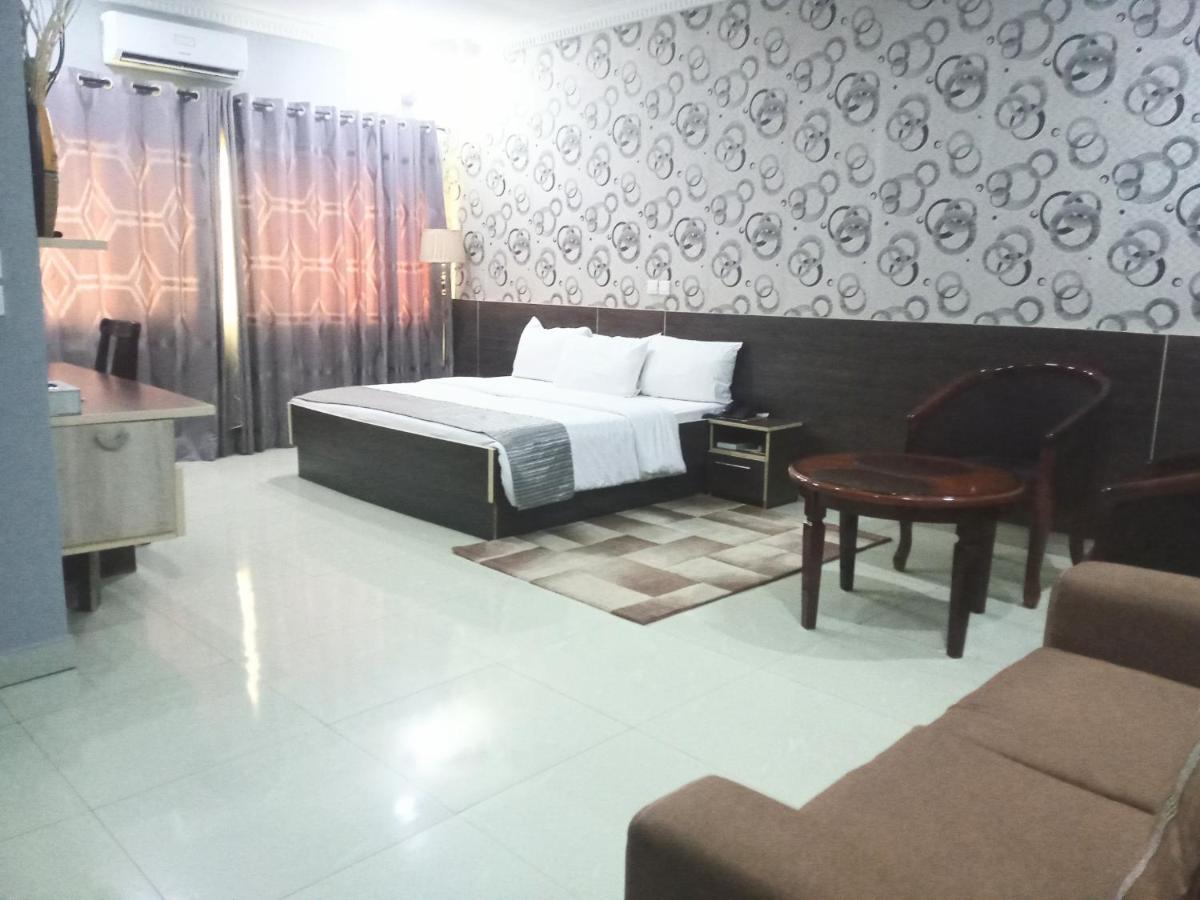 Fawzy Hotel Ібадан Екстер'єр фото
