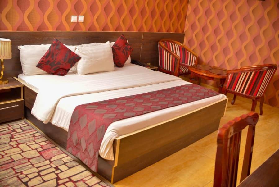 Fawzy Hotel Ібадан Екстер'єр фото