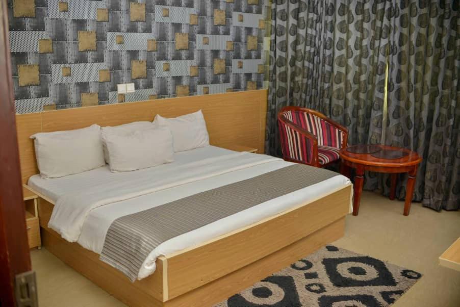 Fawzy Hotel Ібадан Екстер'єр фото