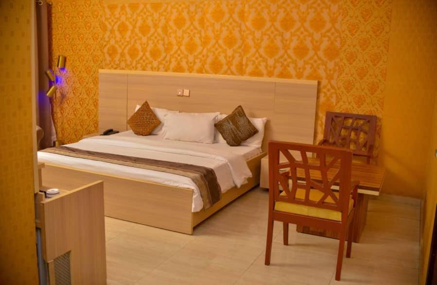 Fawzy Hotel Ібадан Екстер'єр фото