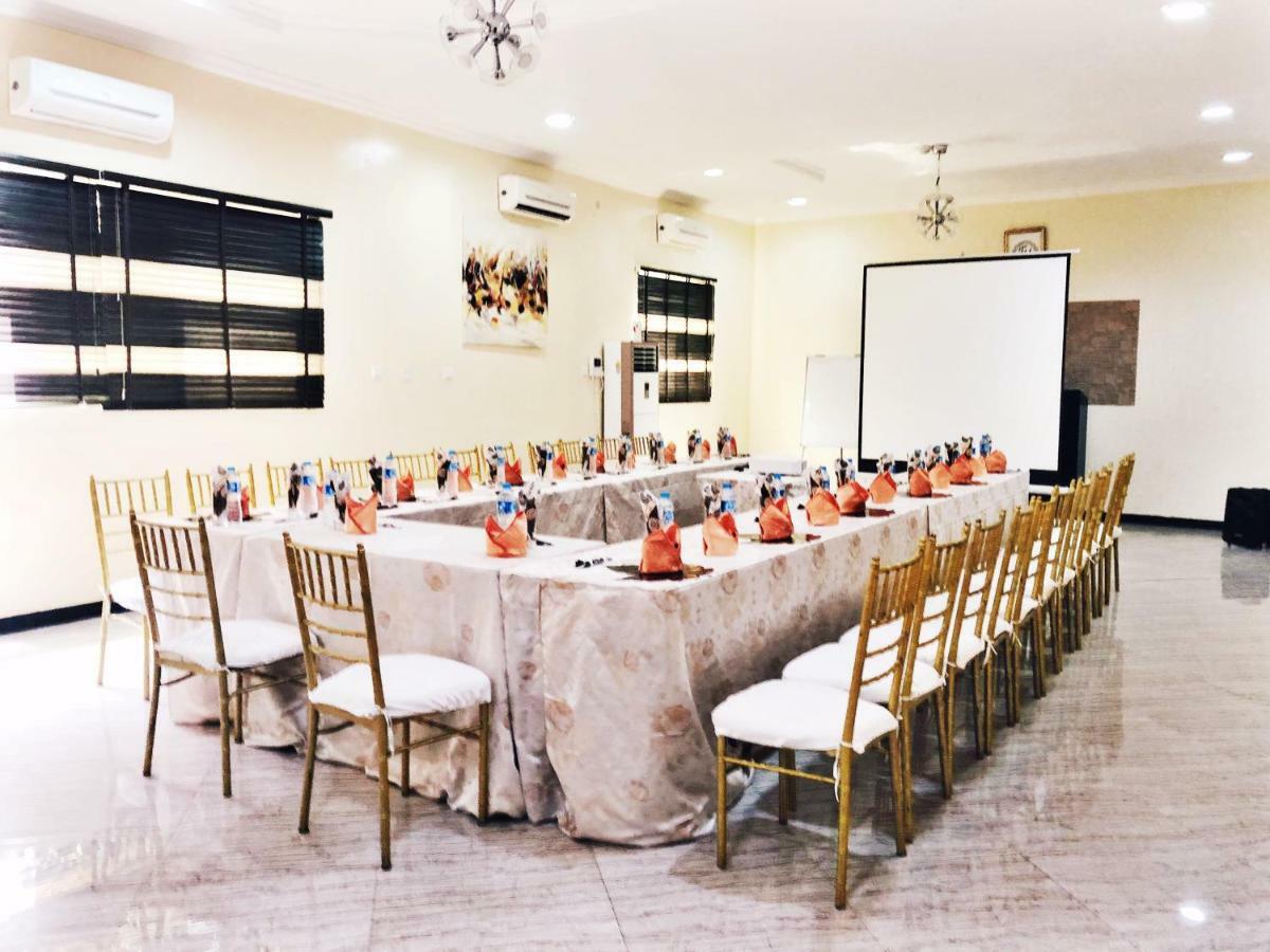 Fawzy Hotel Ібадан Екстер'єр фото